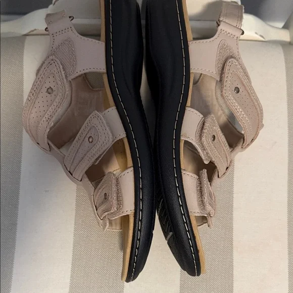 Clarks collection Women's Beige Strappy Sandals with Velcro - size 8 - Picture 8 of 10